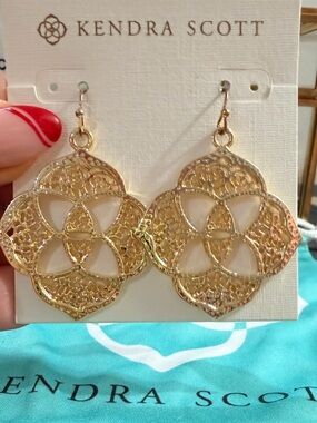 Kendra Scott Dawn Medallion Drop Earring - NWT & Dust Bag❣️